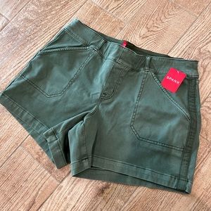Brand New Spanx Stretch Twill Shorts, 4” (Soft Sage, Size L)
